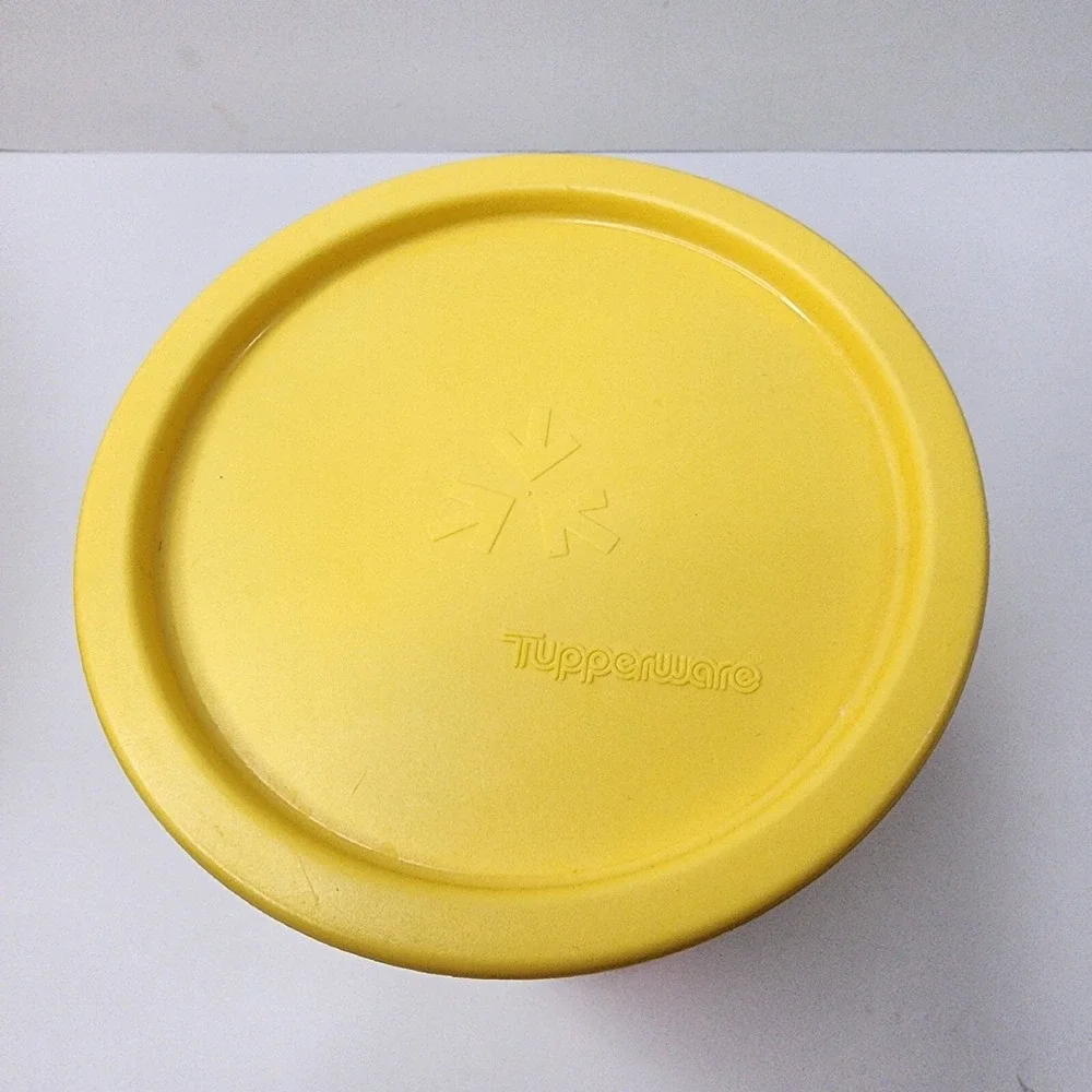 TUPPERWARE Yellow Round 8 Cup B Canister #2420D-1 One Touch Seal EUC